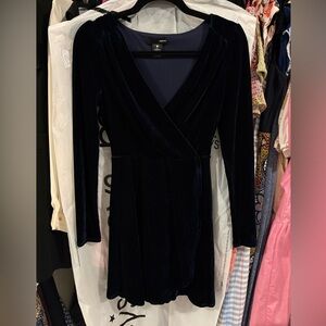 Aqua Women's Navy Velvet Long Sleeve Dress